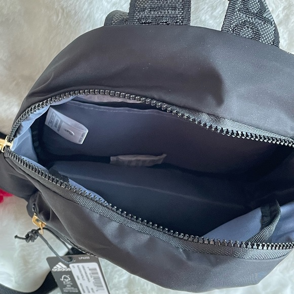 New with tags ADIDAS LINEAR 11 MINI BACKPACK BLK/Gold/Metallic Front zippered - Picture 5 of 8